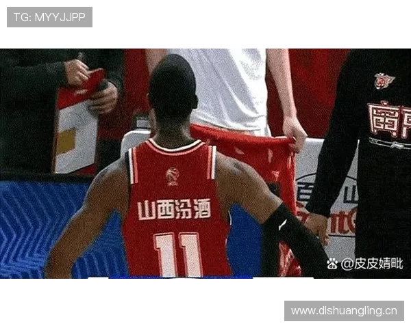 篮球规则深度解析：防守犯规和进攻犯规区别的官方界定